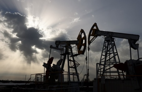 Цены на нефть усилили снижение, Brent торгуется у $80,7 за баррель