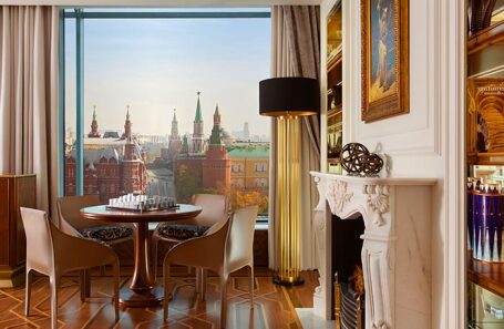 Отель Carlton. Гостиная в номере Imperial Suite.