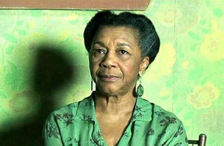 Мэри Элис в роли провидицы Пифии в кинофильме «Матрица: Революция».