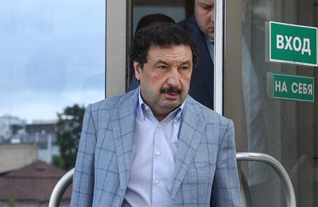 Владимир Мау.