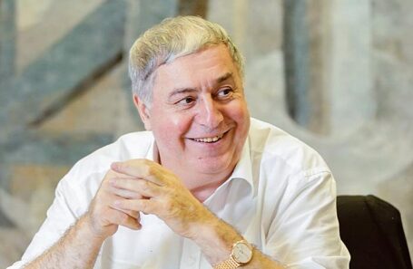 Михаил Гуцериев.
