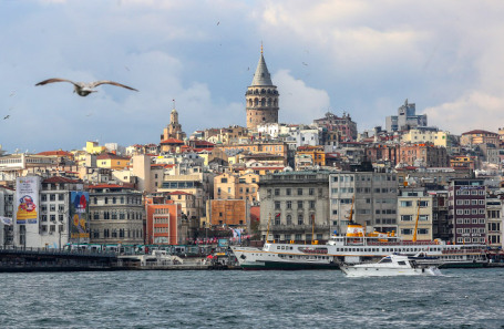 Вид на Стамбул со стороны залива Золотой Рог.