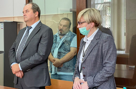 Бизнесмен Виктор Батурин (на втором плане).