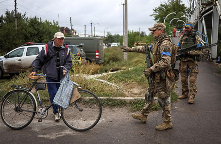 Украинский военный патруль в городе Изюм.