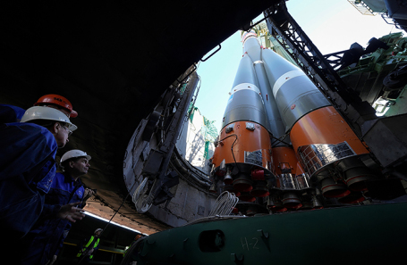 Космический корабль «Союз МС-22» доставлен на стартовую площадку перед предстоящим стартом на космодроме Байконур.