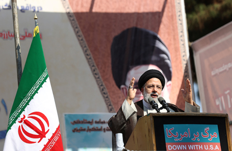 Президент Ирана Ибрахим Раиси выступает на 43-й годовщине освобождения Ирана.