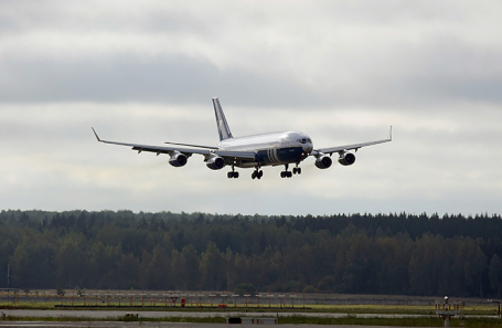 Самолет Ил-96-400Т.