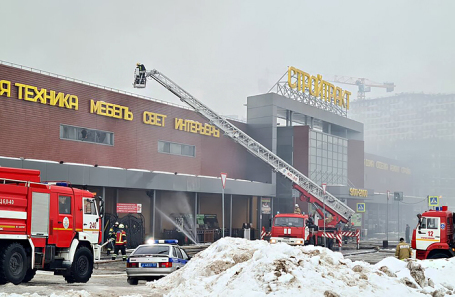 Ликвидация пожара в торговом центре «СтройТракт» в Балашихе.