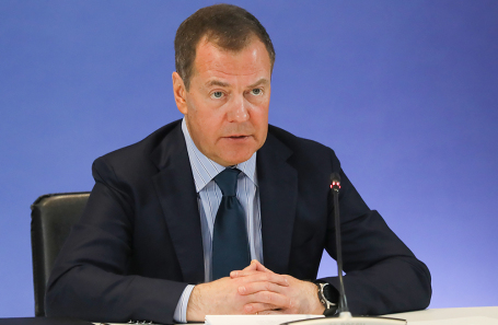 Медведев перешел на новую, созданную специально для него должность