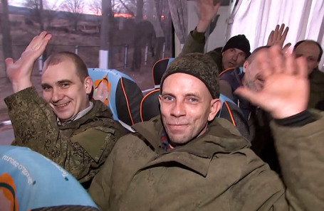 Российские военные, находившиеся в плену на подконтрольных Украине территориях и вернувшиеся в результате переговоров.