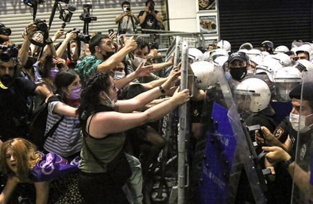 Протесты против выхода Турции из Стамбульской конвенции о защите женщин.