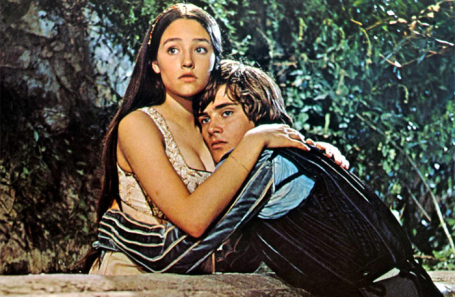 Актеры Леонард Уайтинг и Оливия Хасси в фильме «Ромео и Джульетта» 1968 года.