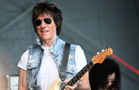 Британский рок-гитарист Джефф Бек на фестивале Helsinki Blues Festival в 2022 году.