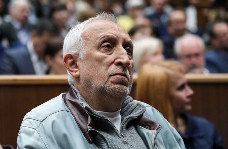 Режиссер Николай Досталь.