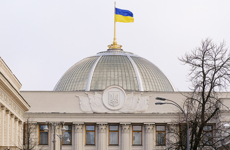 Вид на купол здания Верховной рады Украины.