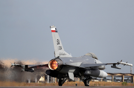 Истребитель F-16.