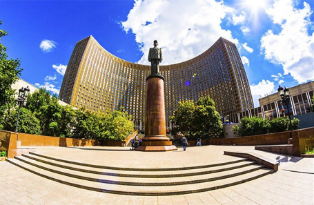 Гостиница «Космос» в Москве, принадлежащая Cosmos Hotel Group.
