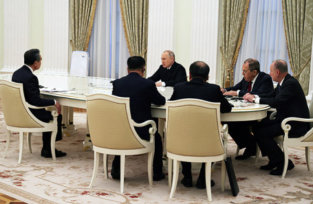 Встреча Ван И и Владимира Путина.