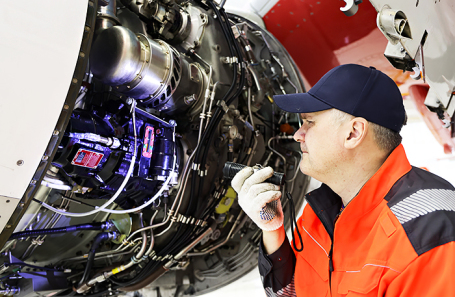 Sukhoi SuperJet (SSJ 100) на станции техобслуживания в аэропорту «Жуковский».