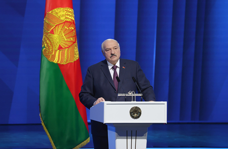 Президент Белоруссии Александр Лукашенко во время обращения с ежегодным посланием к белорусскому народу и Национальному собранию во Дворце Республики.
