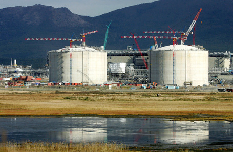 Нефтегазовое предприятие, входящее в проект «Сахалин-2». Остров Сахалин.