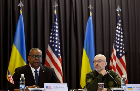 Министр обороны США Ллойд Остин и министр обороны Украины Алексей Резников принимают участие в заседании контактной группы по обороне Украины на авиабазе США Рамштайн, Германия.