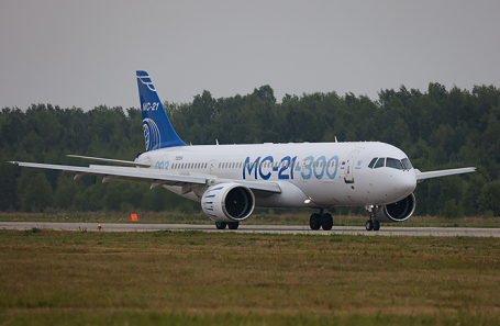 Пассажирский самолет МС-21.
