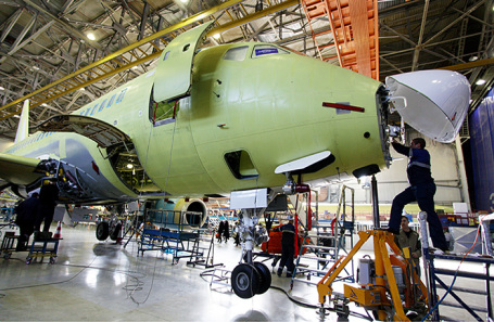 Сборка самолета Sukhoi Superjet 100.
