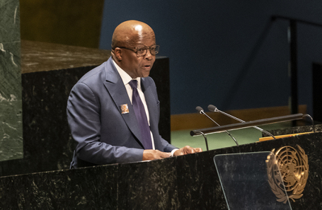 Председатель Национального комитета по контролю над обычными вооружениями ЮАР Мондли Гунгубеле.