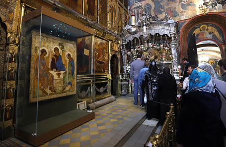 Икона Андрея Рублева «Троица». 