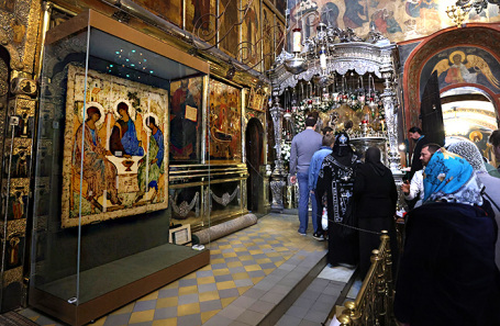 Икона Андрея Рублева «Троица», привезенная из Третьяковской галереи в Троице-Сергиеву Лавру на празднование 600-летия обретения мощей святителя Сергия Радонежского. Июль 2022 года.