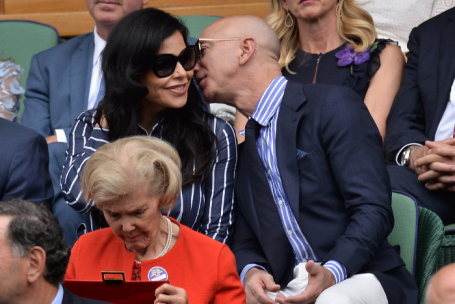 Глава Amazon Джефф Безос и журналистка Лорен Санчес.