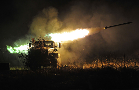 Установки реактивного залпового огня РСЗО БМ-21 «Град».