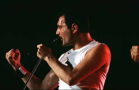 Основатель группы Queen рок-певец Фредди Меркьюри.