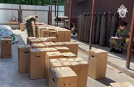 Следственная проверка предприятия, поставляющего алкогольную продукцию в Ульяновскую область. Снимок с видео. Максимально возможное качество.