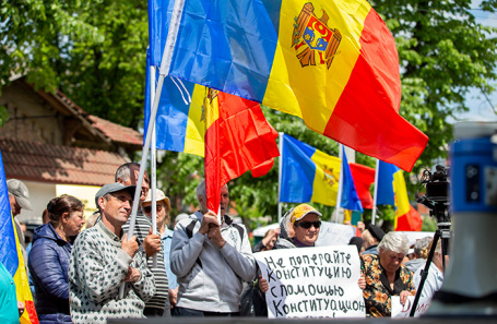 Акция протеста сторонников партии «Шор» у здания Конституционного суда в Кишиневе, где рассматривался запрос правительства о запрете оппозиции. Май, 2023 года.
