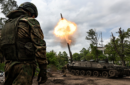 Работа расчета самоходного миномета «Тюльпан» в зоне СВО.