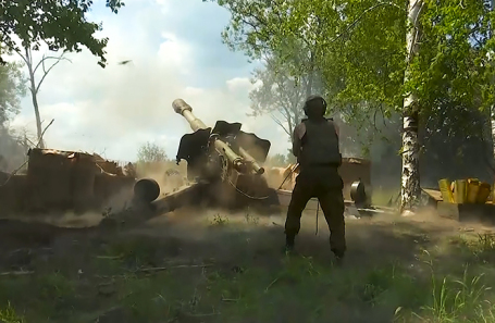 Работа расчетов гаубиц Д-20 в зоне СВО.