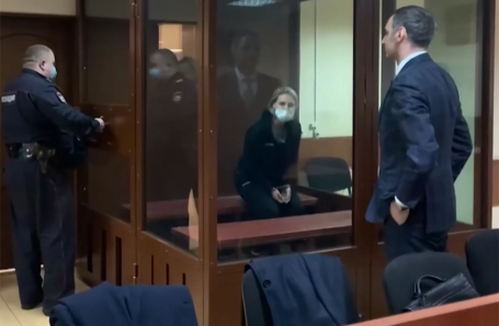 Марина Чайко (вцентра) во время избрания ей меры пресечения в декабре 2021 года.