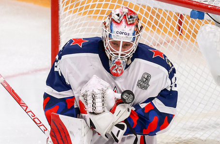 Вратарь Иван Федотов.