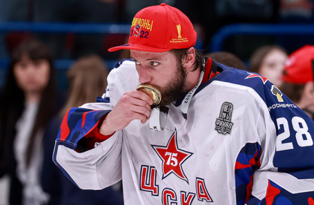 Вратарь Иван Федотов.