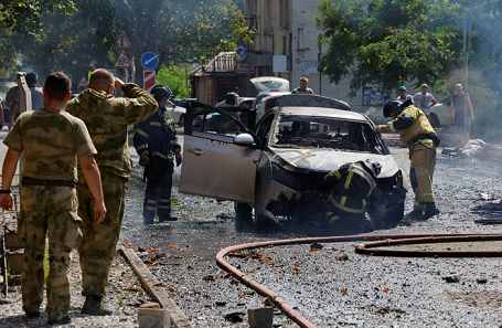 Последствия недавнего обстрела в Донецке.