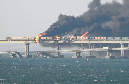 Пожар на Крымском мосту 8 октября 2022 года.
