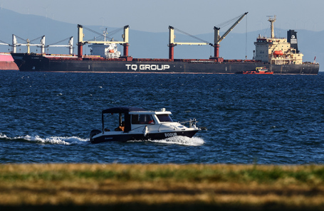 Последнее судно с Украины, отправленное в рамках зерновой сделки, в Стамбуле. Июль 2023 года.