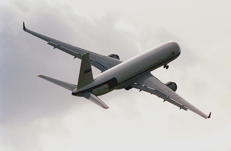 Самолет ТУ-204.