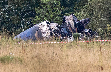 Фрагмент самолета Embraer у поселка Куженкино. Тверская область.