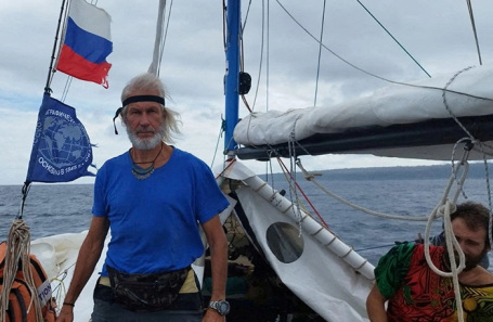 Евгений Ковалевский (слева), капитан экипажа Russian Ocean Way.