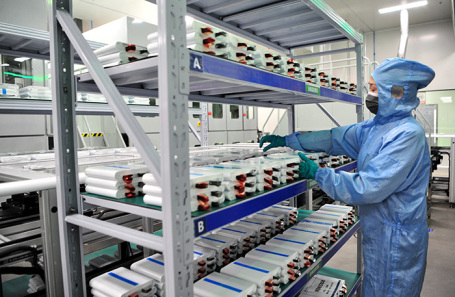 Производство литиевых батарей.