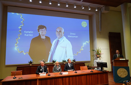 Каталин Карико и Дрю Вайсман (на экране).