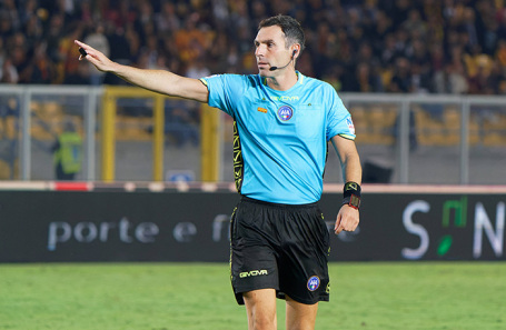 Арбитр Хуан Лука Сакки.